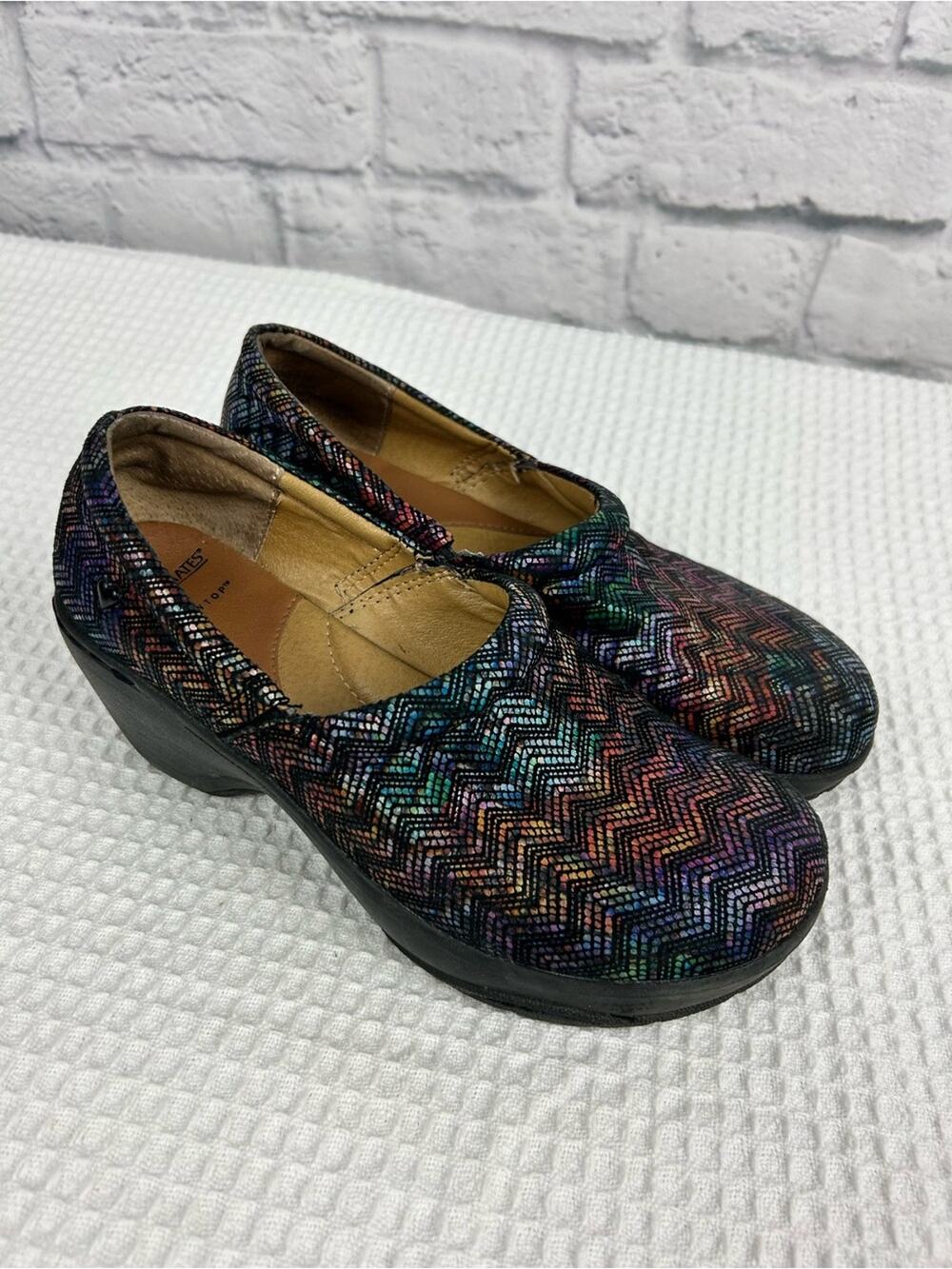 Nurse Mates PillowTop Leather Clogs Shoes Women’s 7.5 Multicolor Chevron Comfort